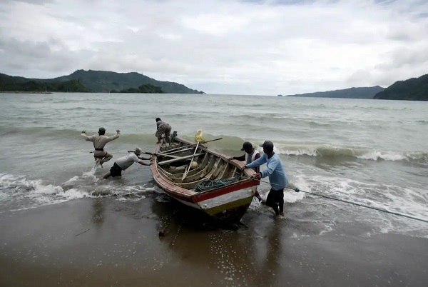 Five Dead After Boat Carrying Mourners Capsized On Volta Lake