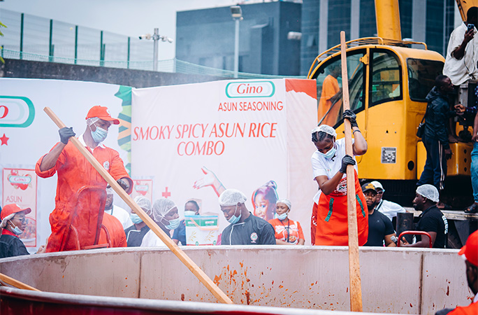Thousands gathered as chef Hilda Baci unveiled 8,780 kg of Nigerian jollof rice, setting a new world record with passion and teamwork.