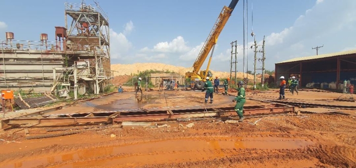 Nine suspected galamsey operators were trapped in an abandoned Konongo mine shaft, sparking renewed safety concerns.
