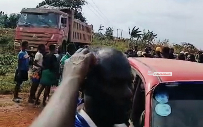 Two final-year students of Ekumfi Obidan-Potwabin Basic School have been killed after a speeding tipper truck hit them.